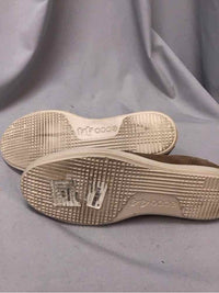 SIZE 10 1/2 ECCO Men's SHOES