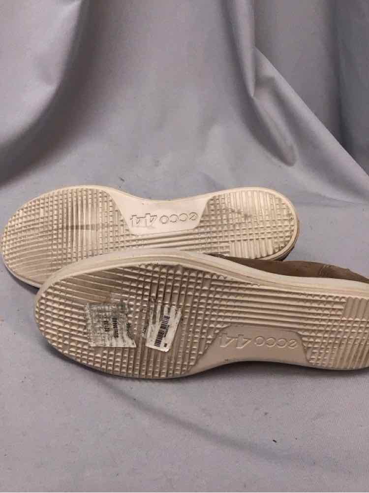 SIZE 10 1/2 ECCO Men's SHOES