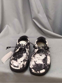 SIZE 9 HEY DUDE Men's SHOES