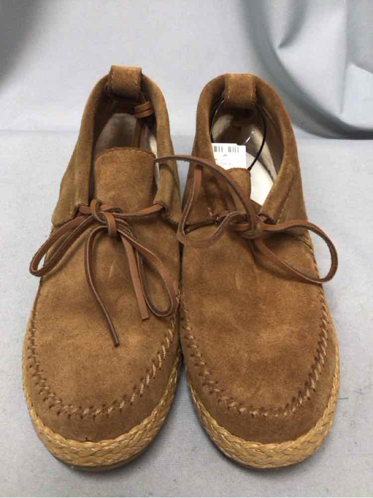 UGG SIZE 7 Ladies SHOES