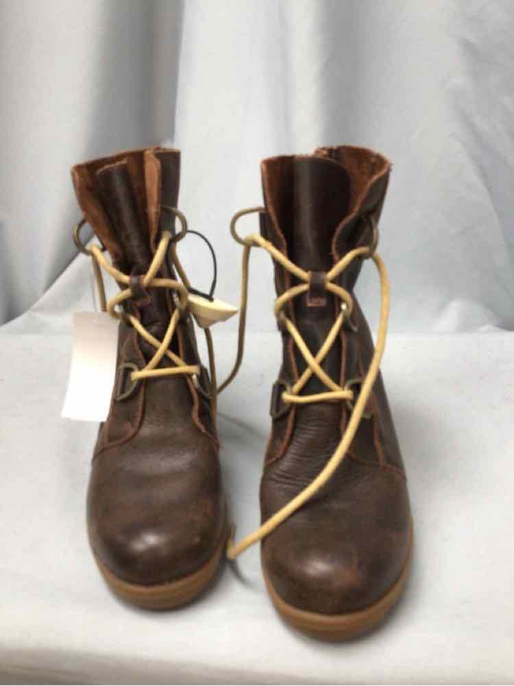 SOREL SIZE 8 Ladies SHOES