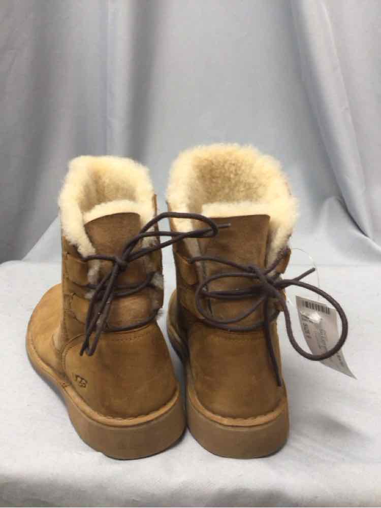UGG SIZE 9 Ladies SHOES