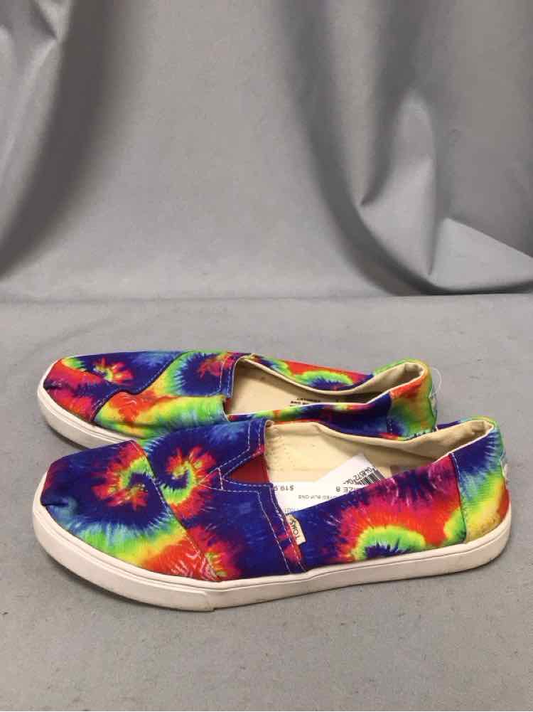 TOMS SIZE 8 Ladies SHOES