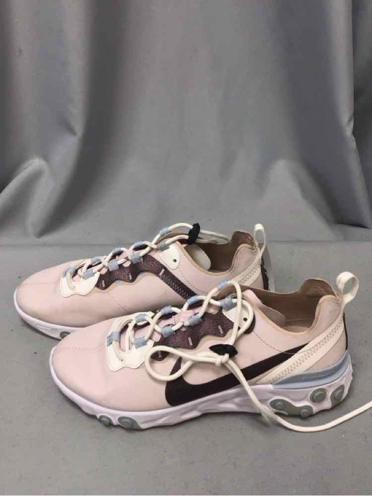 NIKE SIZE 9 Ladies SHOES