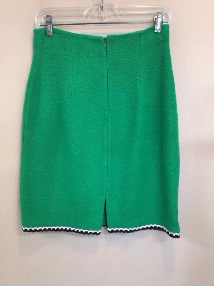 ST. JOHN SIZE 8 Ladies SKIRT