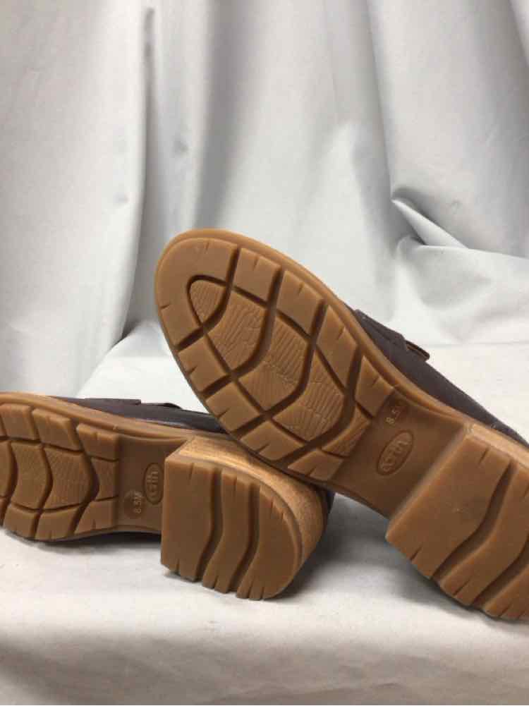 EARTH SIZE 8 1/2 Ladies SHOES
