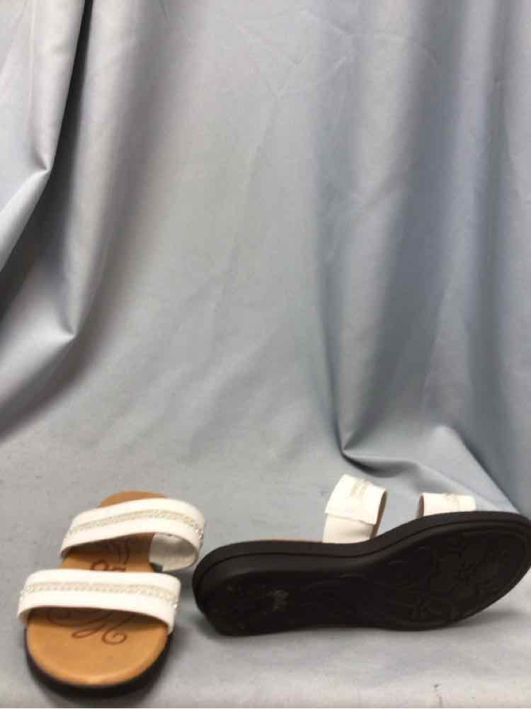 EASY STREET SIZE 7 Ladies SHOES