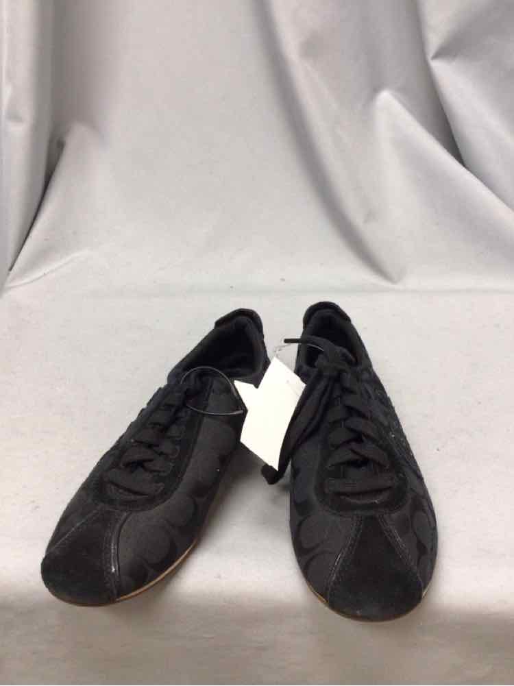 COACH SIZE 7 1/2 Ladies SHOES