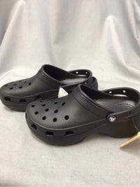 CROCS SIZE 10 Ladies SHOES