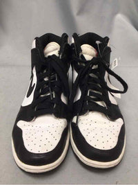 NIKE SIZE 8 Ladies SHOES