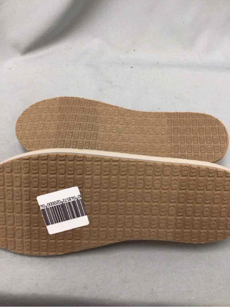 SANUK SIZE 7 Ladies SHOES