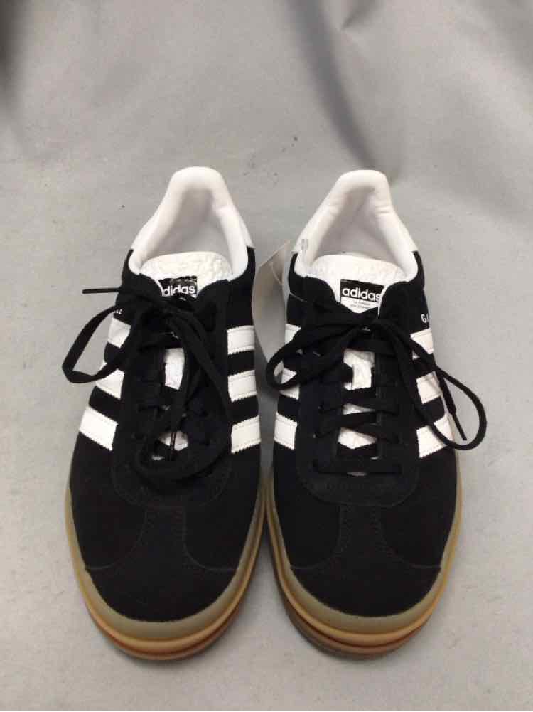 ADIDAS SIZE 8 Ladies SHOES