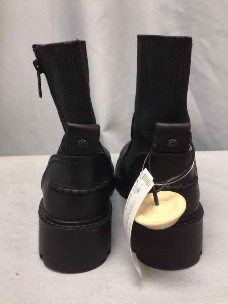 UGG SIZE 7 Ladies SHOES