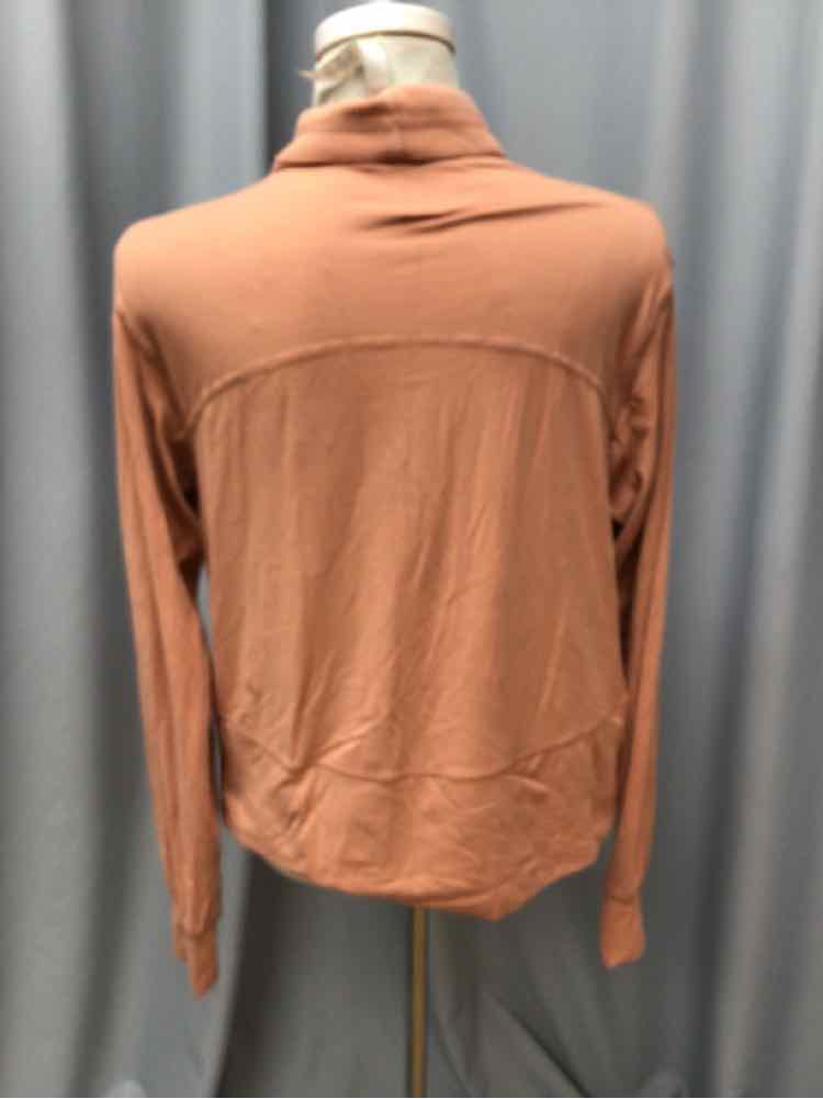 LULULEMON SIZE 6 Ladies EXERCISE