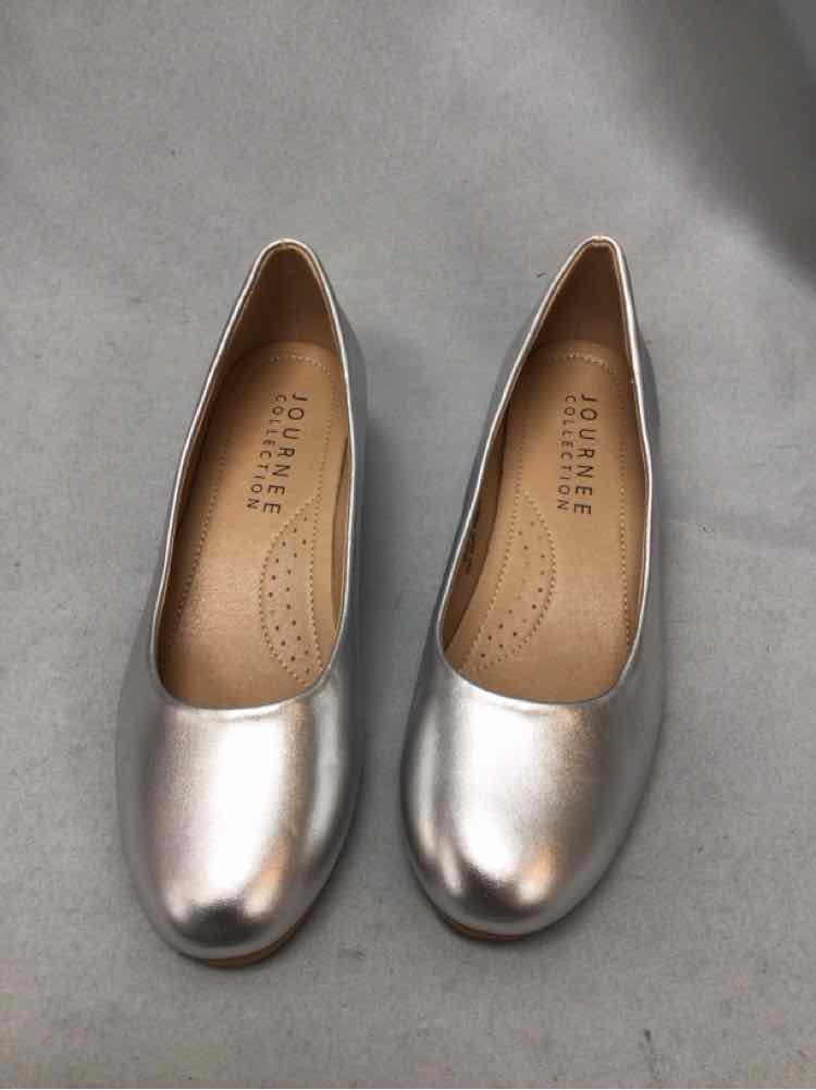 JOURNEE COLLECTION SIZE 7 Ladies SHOES