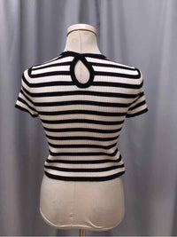OLIVE & OAK SIZE MEDIUM Ladies TOP