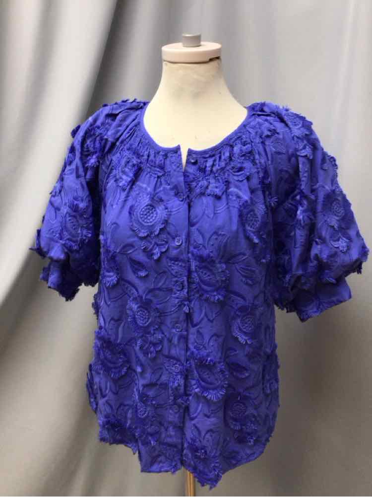 CHICOS SIZE 8 Ladies BLOUSE