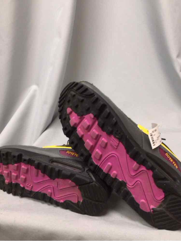 SIZE 9 NIKE Men's SHOES