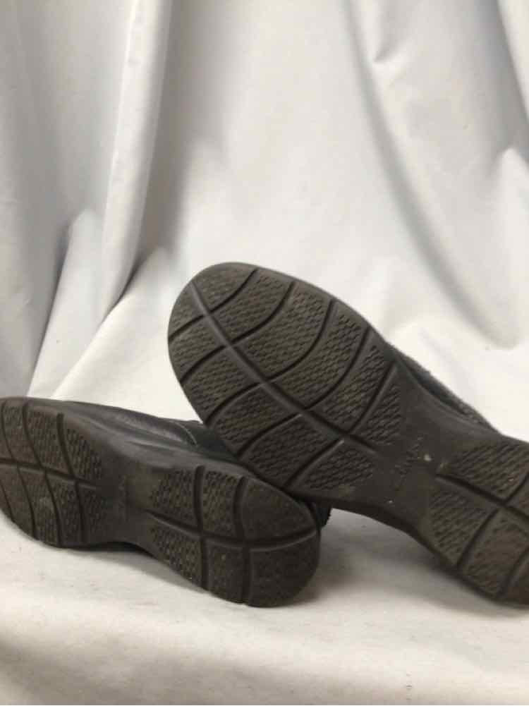 SIZE 9 1/2 CLARKS Men's SHOES