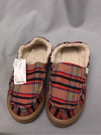 SANUK SIZE 7 Ladies SHOES