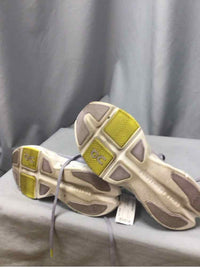 ON CLOUD SIZE 7 Ladies SHOES