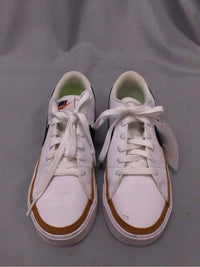 NIKE SIZE 6 1/2 Ladies SHOES