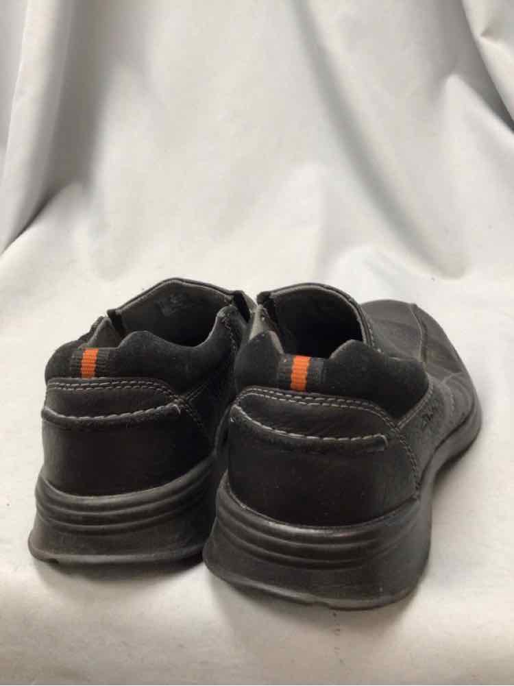 SIZE 9 1/2 CLARKS Men's SHOES