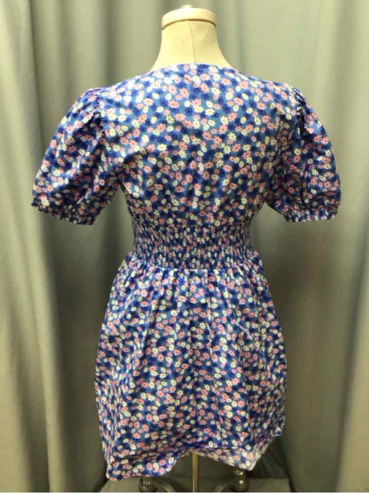 ON 34TH SIZE SMALL Ladies DRESS