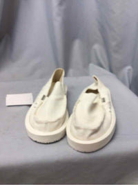 SANUK SIZE 7 Ladies SHOES