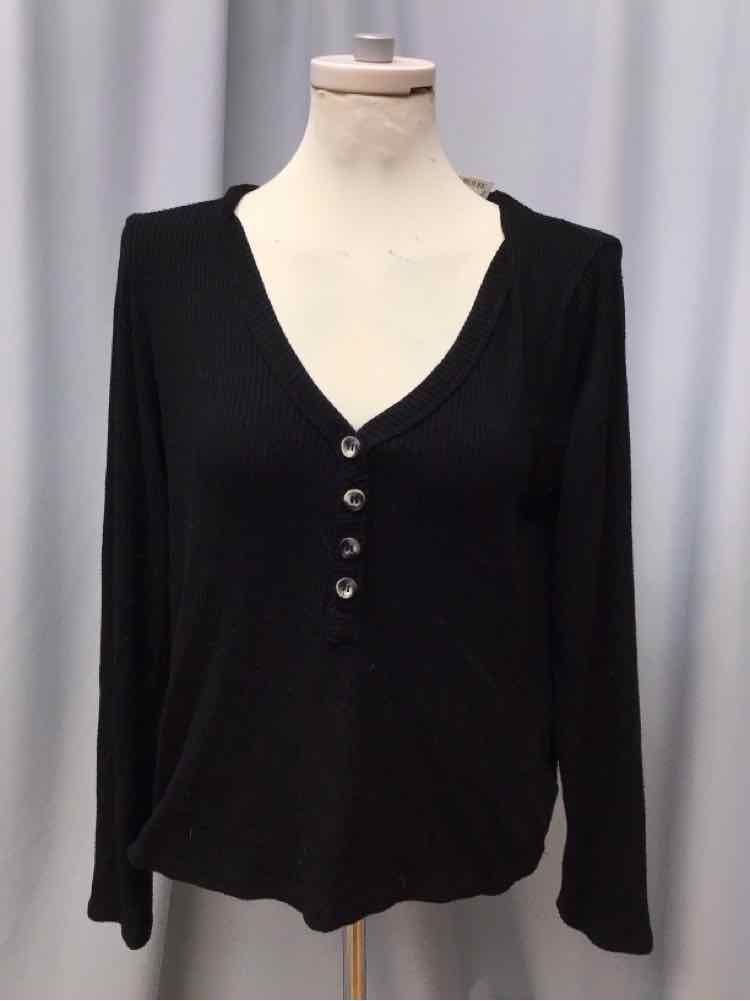 PERFECT WHITE TEE SIZE LARGE Ladies TOP