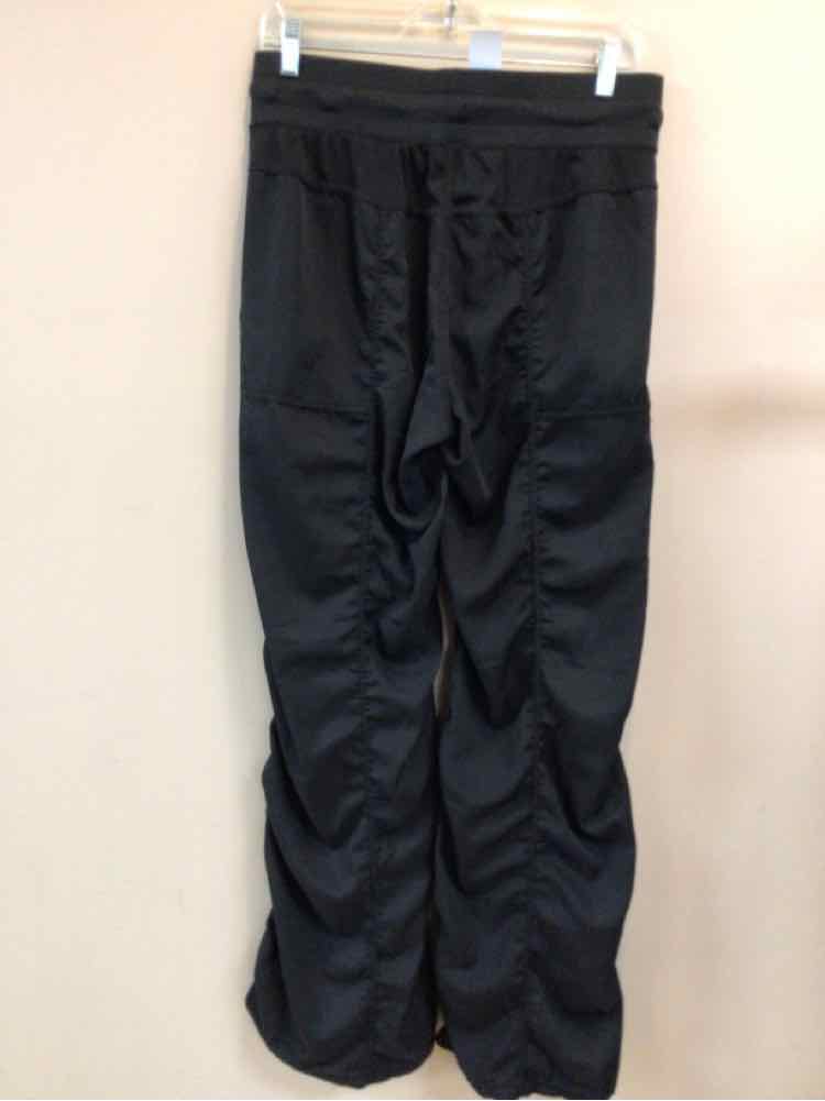 LULULEMON SIZE MEDIUM Ladies EXERCISE