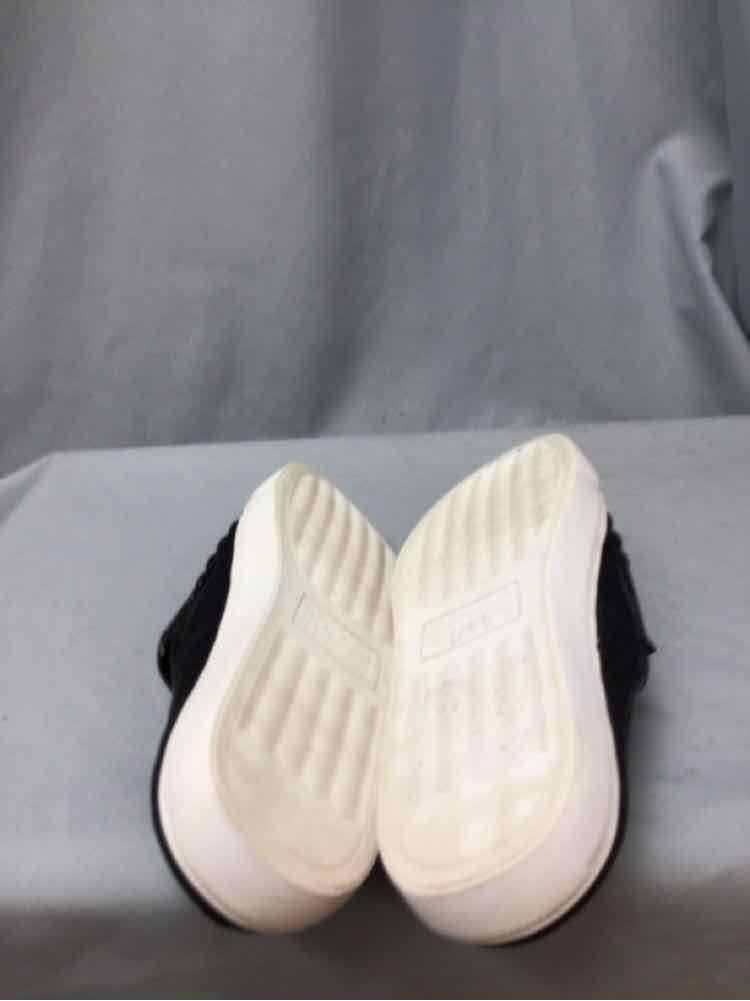 DONALD PLINER SIZE 7 1/2 Ladies SHOES
