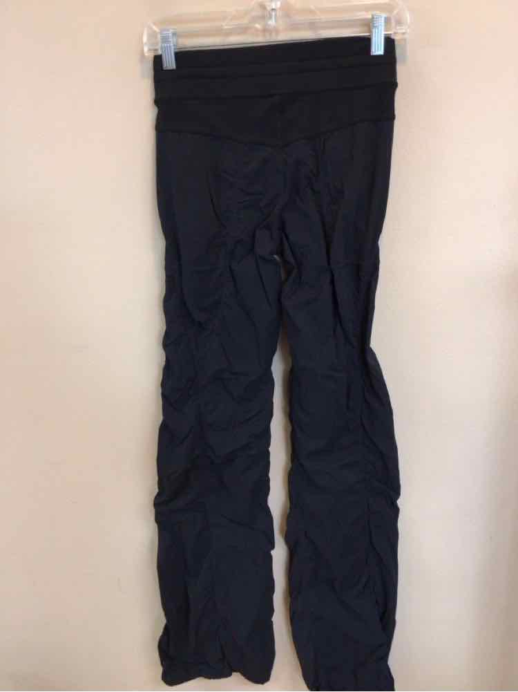 LULULEMON SIZE 2 Ladies EXERCISE