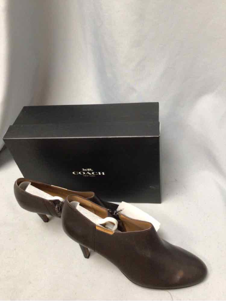 COACH SIZE 9 1/2 Ladies SHOES