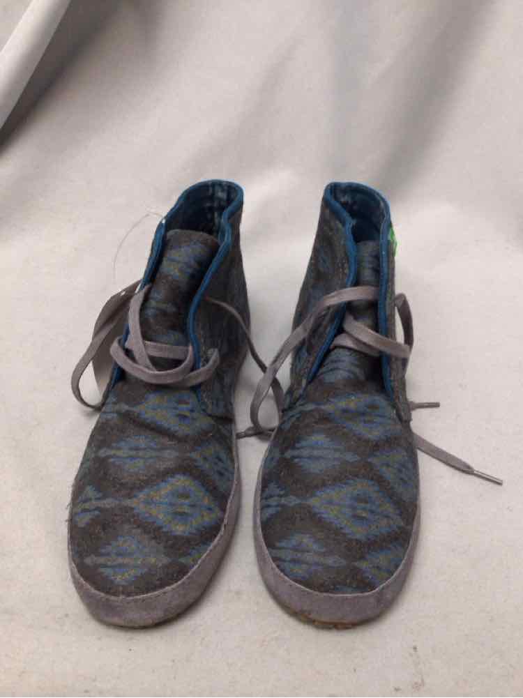 SANUK SIZE 7 Ladies SHOES