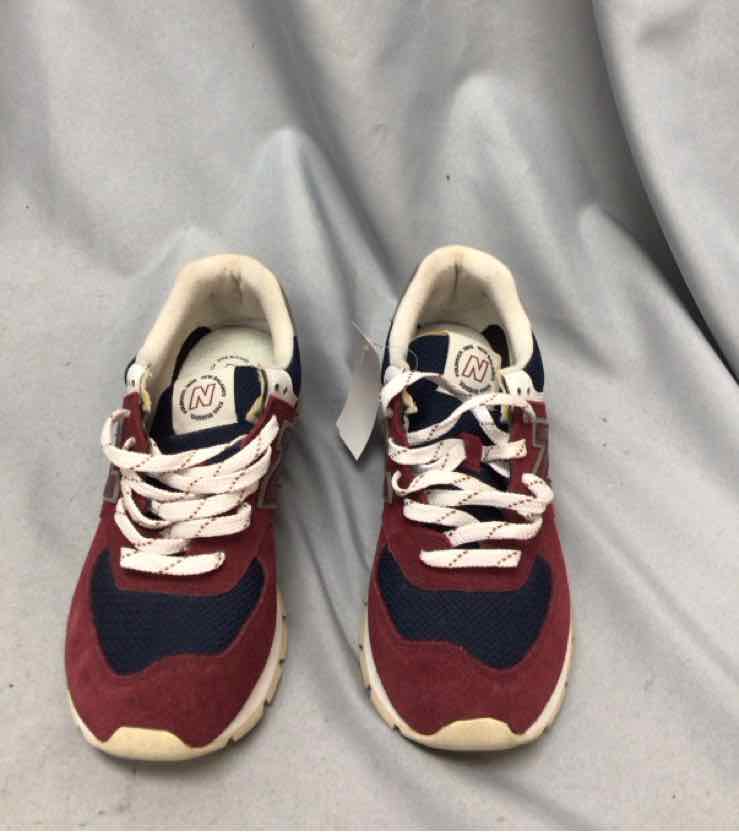 NEW BALANCE SIZE 8 Ladies SHOES