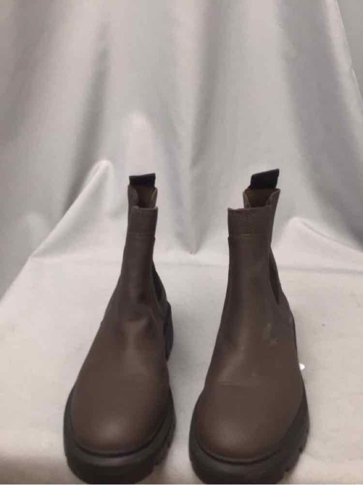 TIMBERLAND SIZE 7 1/2 Ladies SHOES