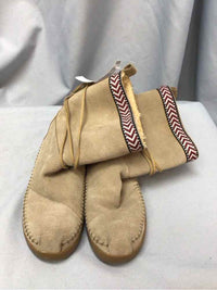 TOMS SIZE 6 Ladies SHOES