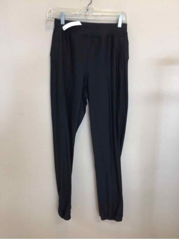 LULULEMON SIZE 4 Ladies EXERCISE