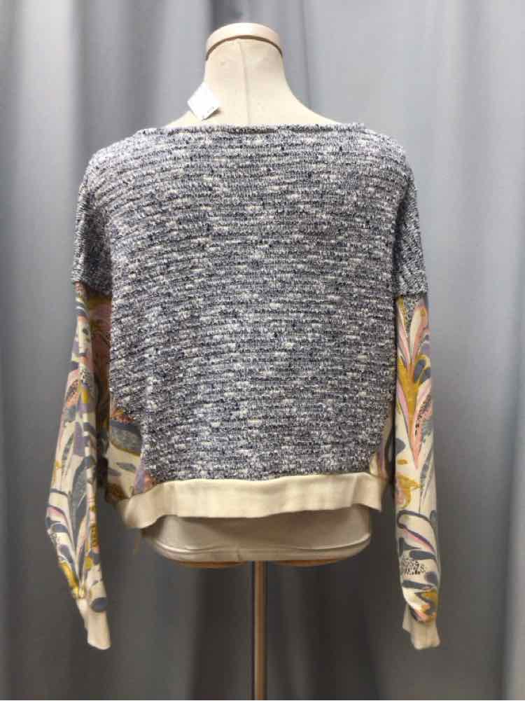 SATURDAY SUNDAY SIZE SMALL Ladies TOP